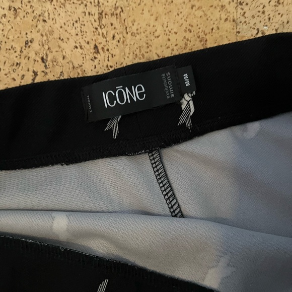 Black Aline skirt with white parrots - Picture 2 of 2